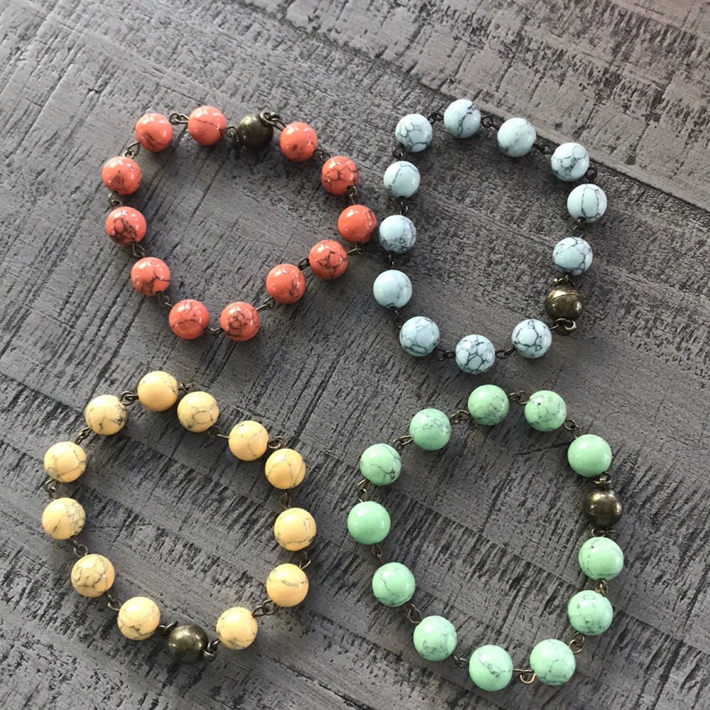 Set of 4 magnetic stone bracelets Melania Clara